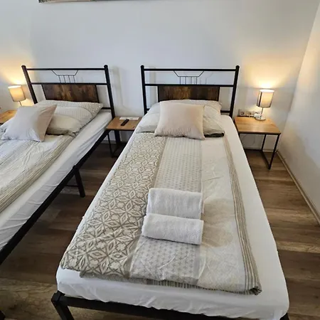 Lucky Star Apartment *